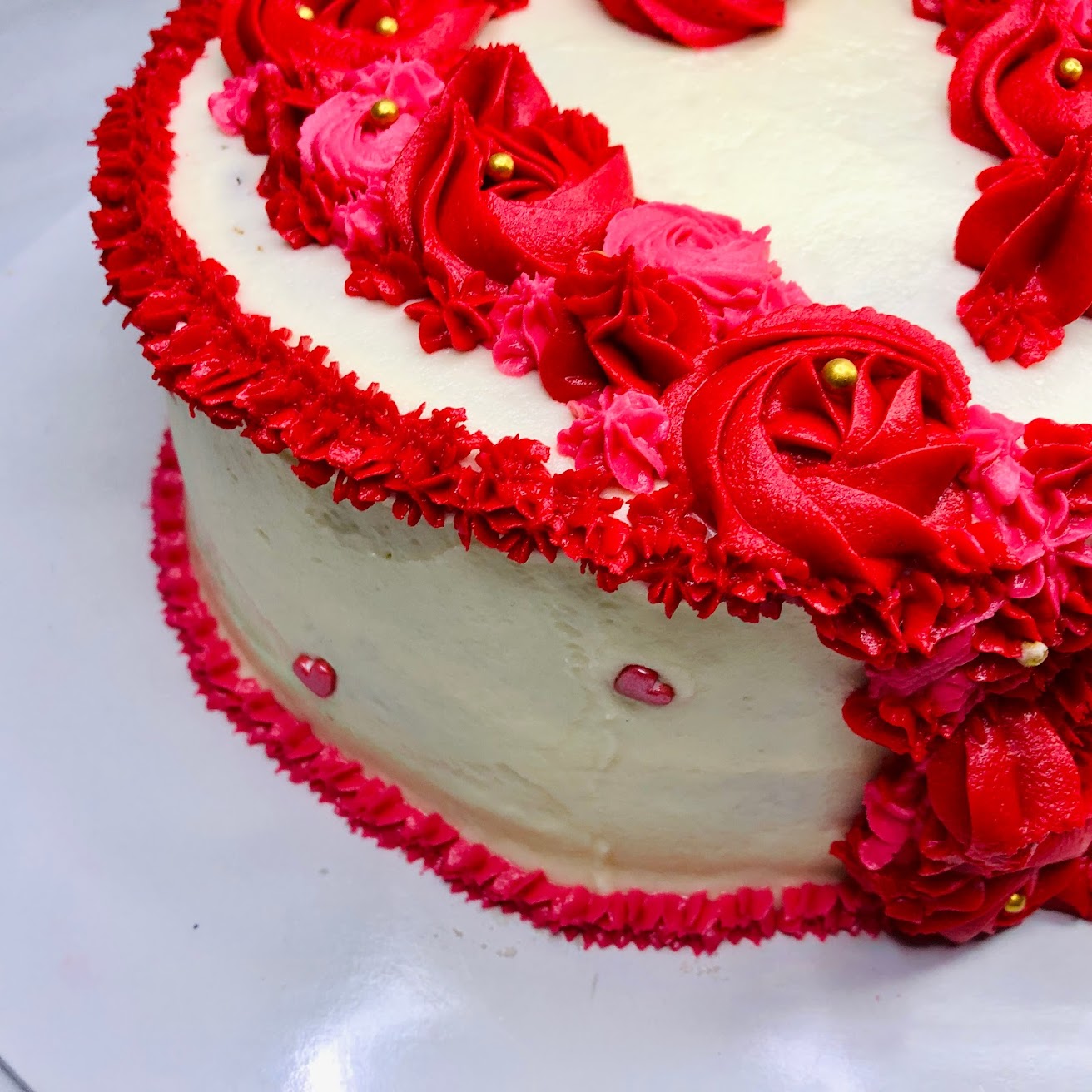 Red Love themed cake for anniversary or oldies - 1kg — image 6