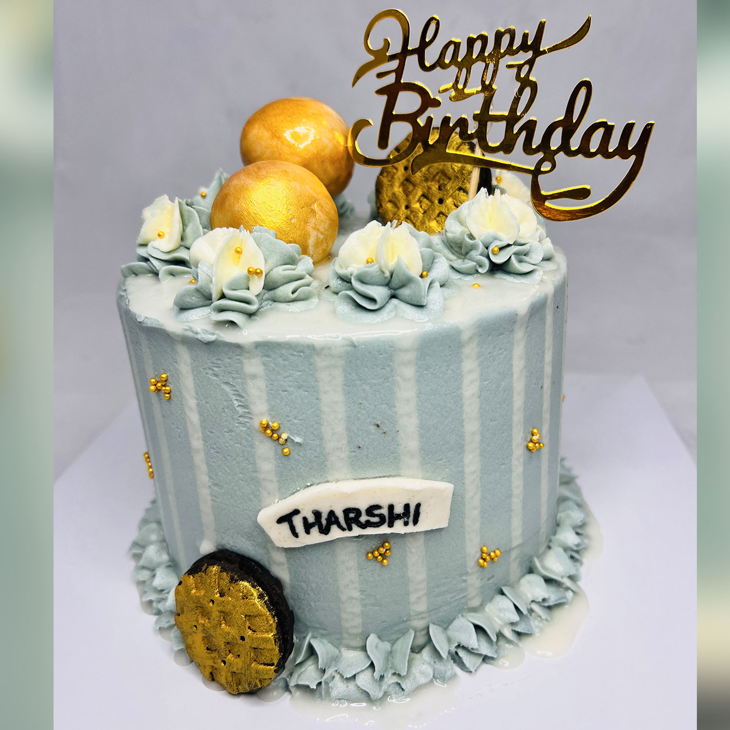 Unique Bauble Birthday Cake - 1kg — image 5