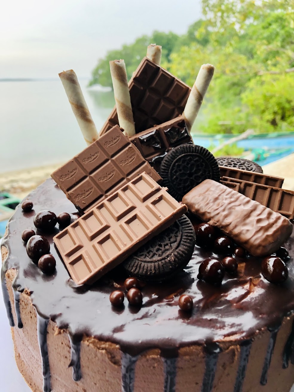 Drip cake with large Chocolate Chips gallery image