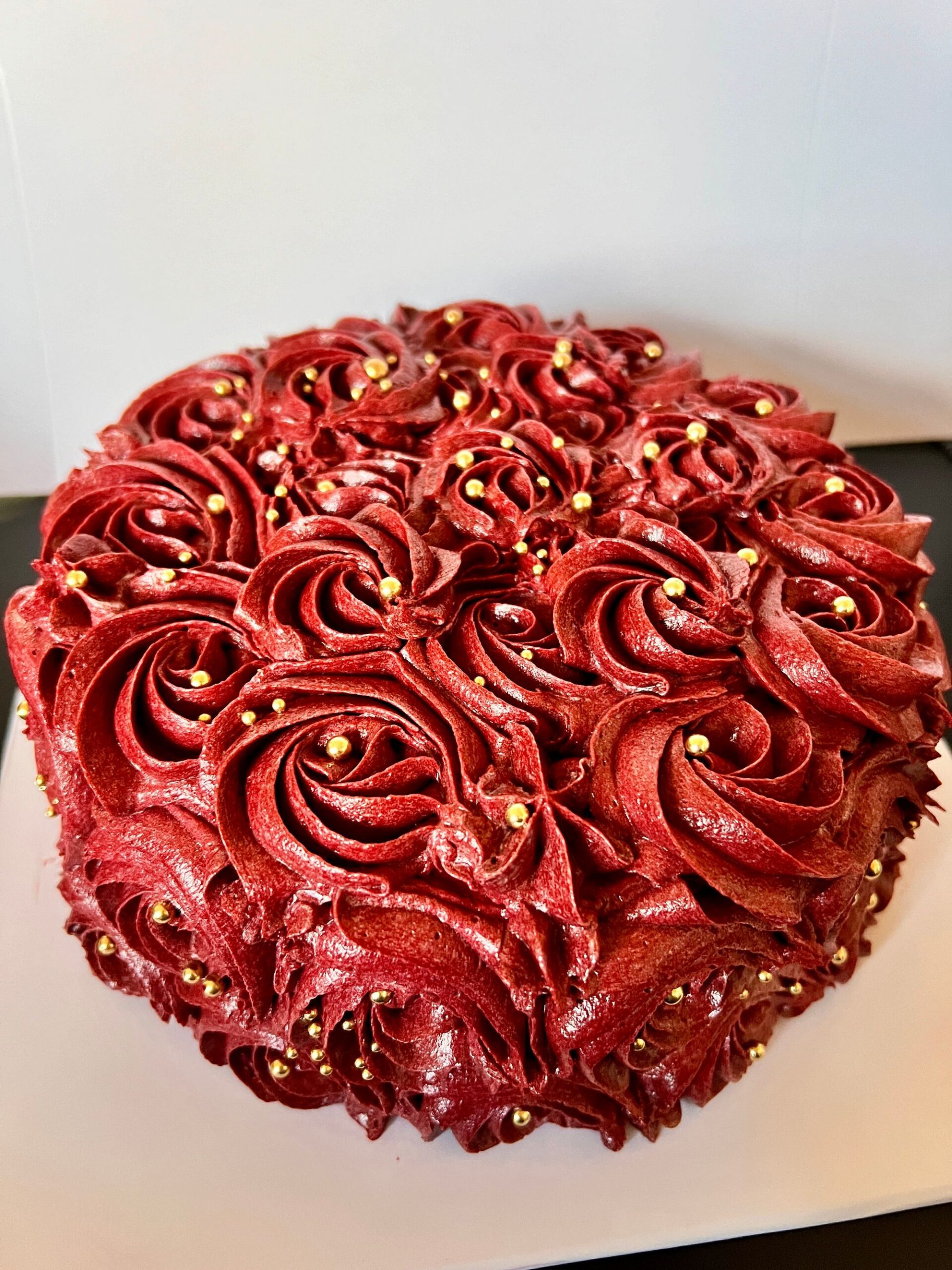 Red Rose Swirl Cake - 1kg — image 4