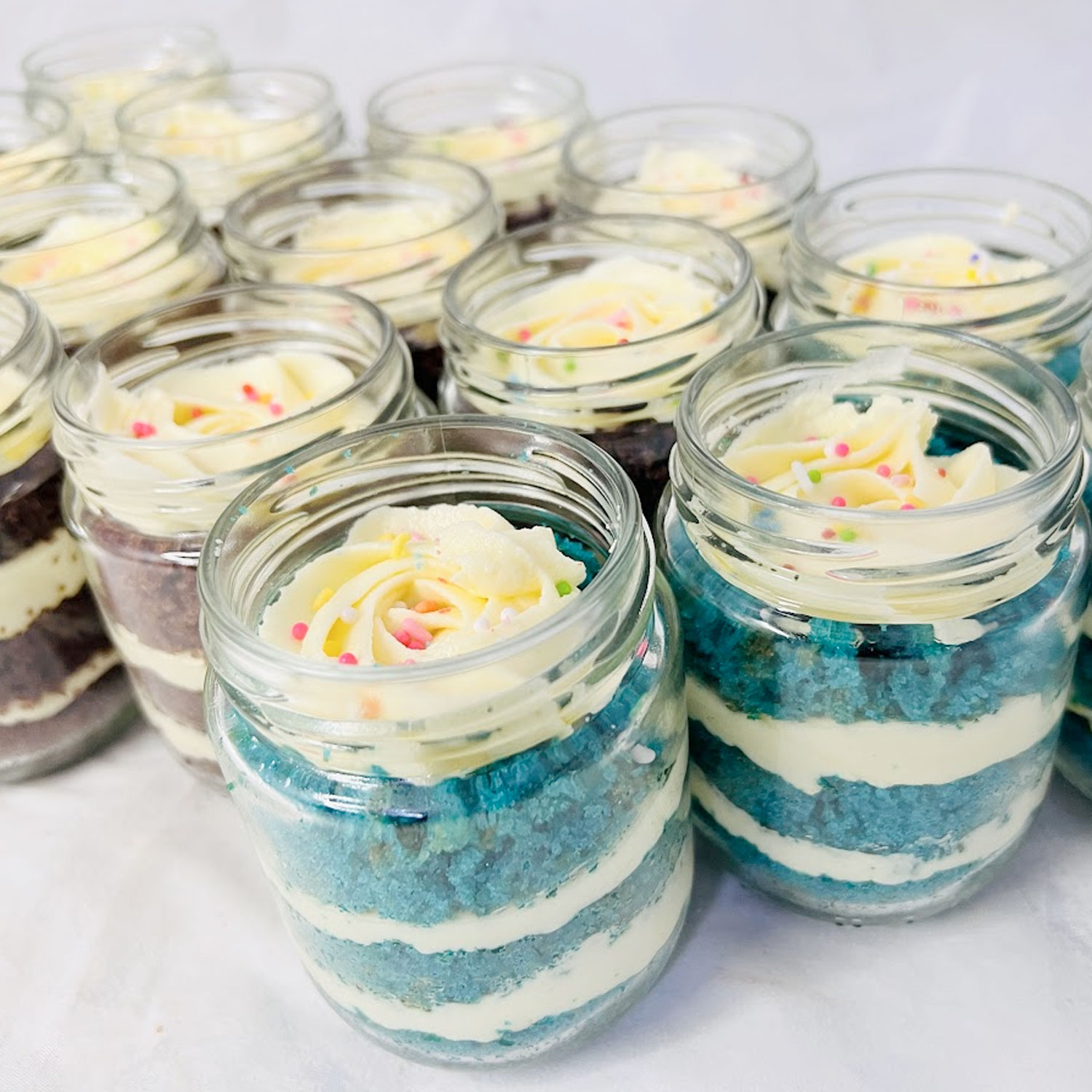 Blue and White Themed Jar Cake - 200g gallery image