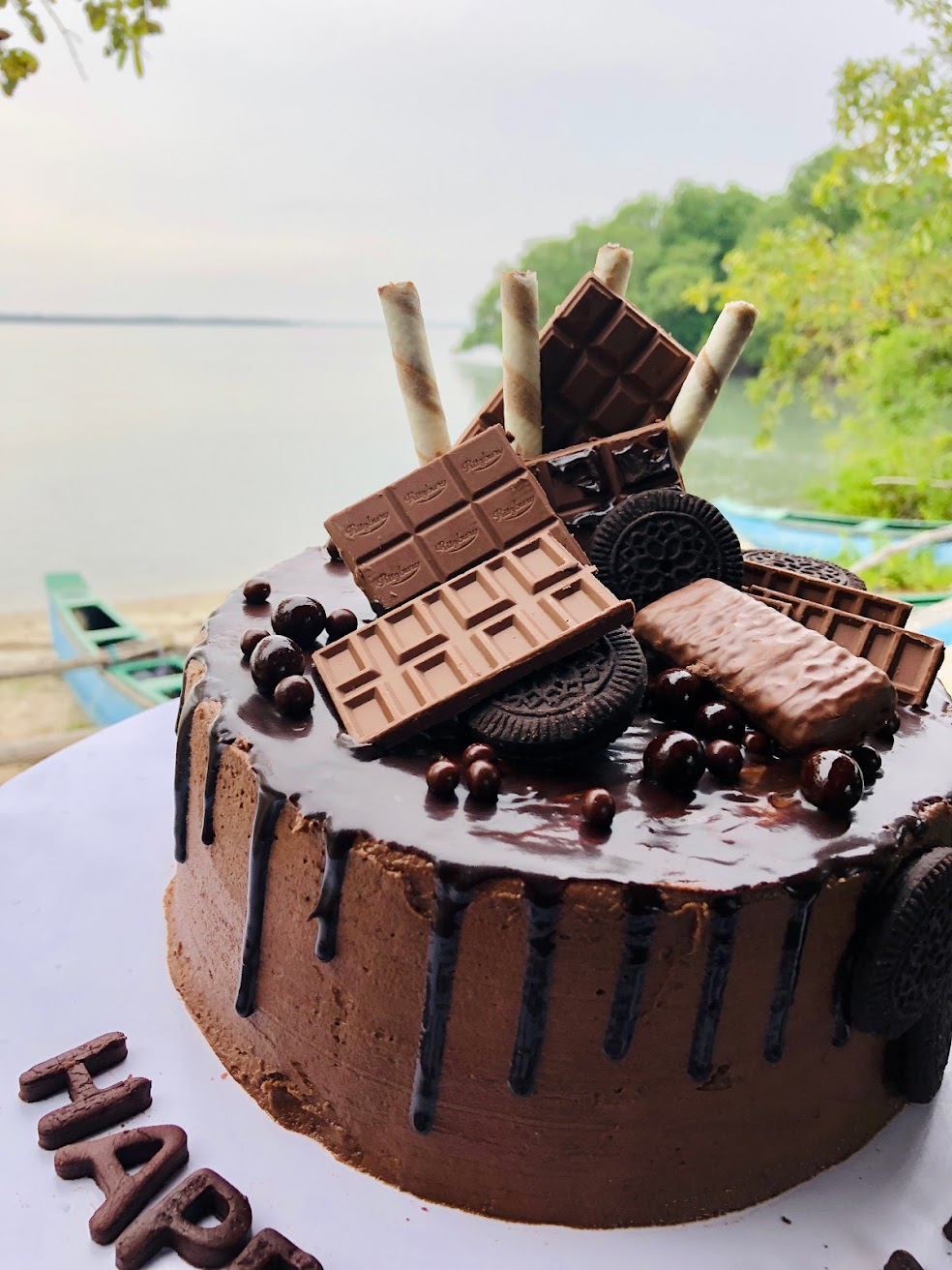 Drip cake with large Chocolate Chips gallery image