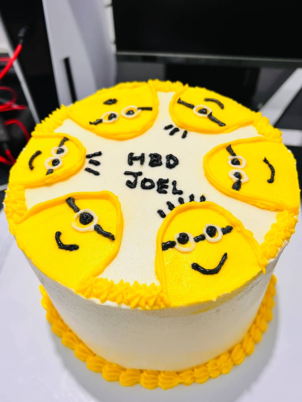 Minion Cake