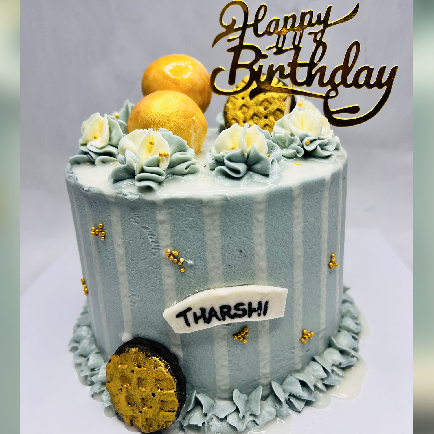 Unique Bauble Birthday Cake - 1kg — image 6