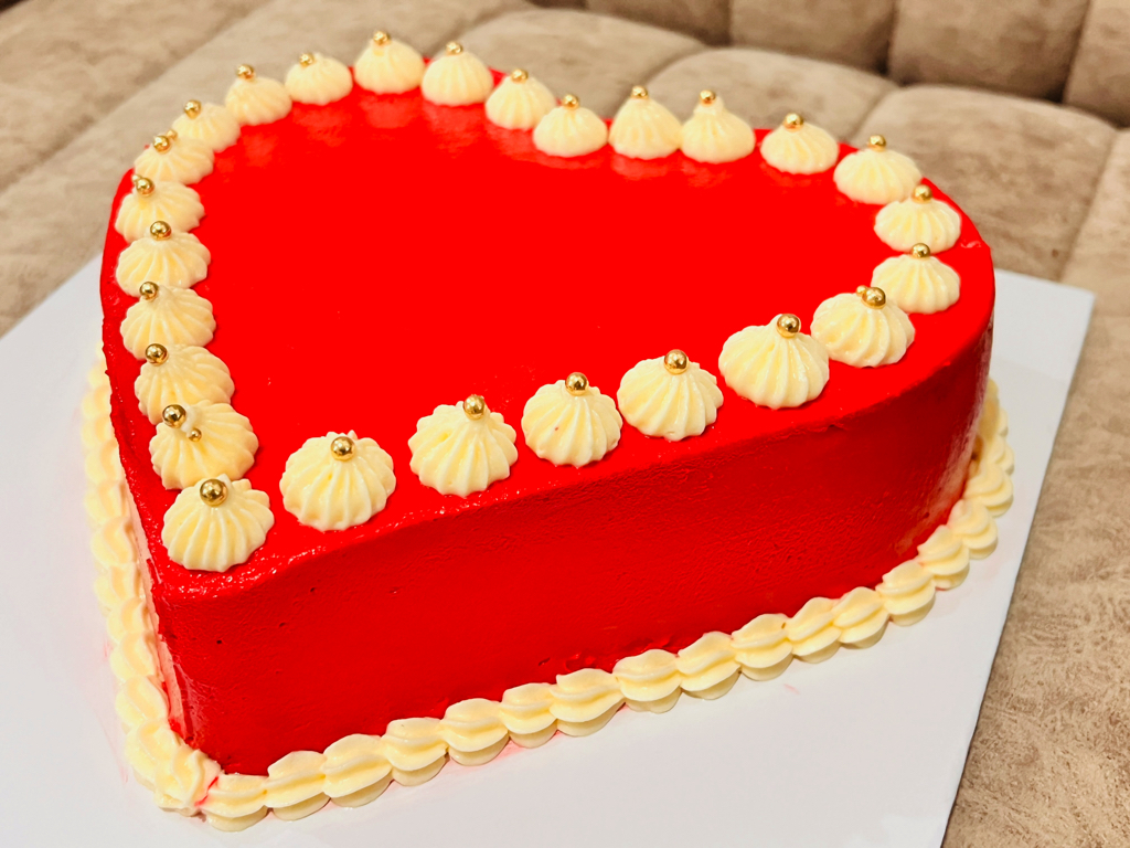 Red Velvet Heart Cake - 500g gallery image