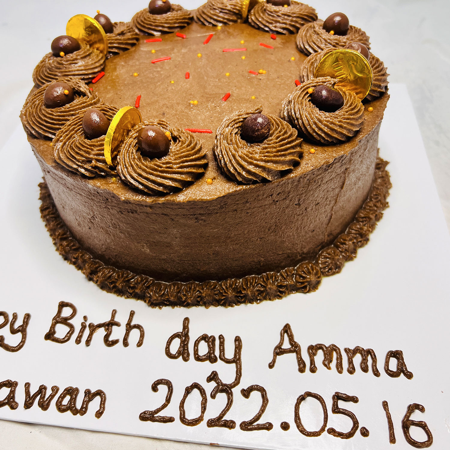 Minimal Chocolate Birthday Cake for Mom — image 5