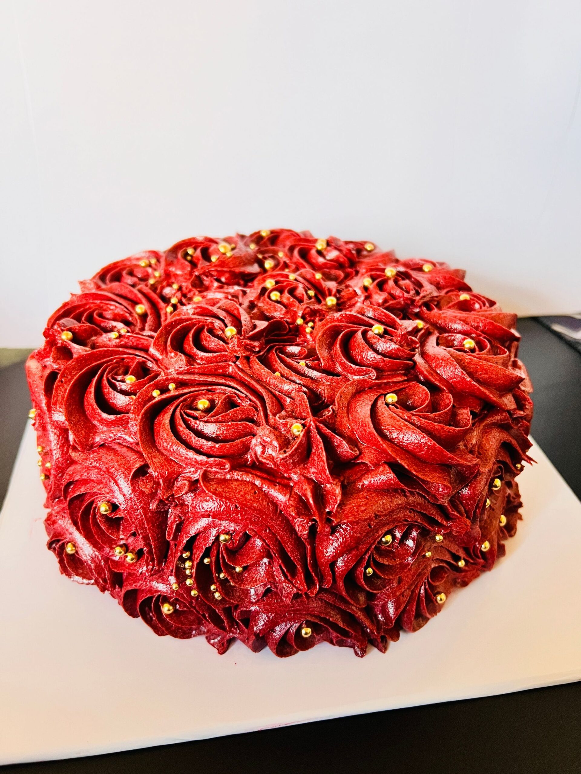 Red Rose Swirl Cake - 1kg gallery image