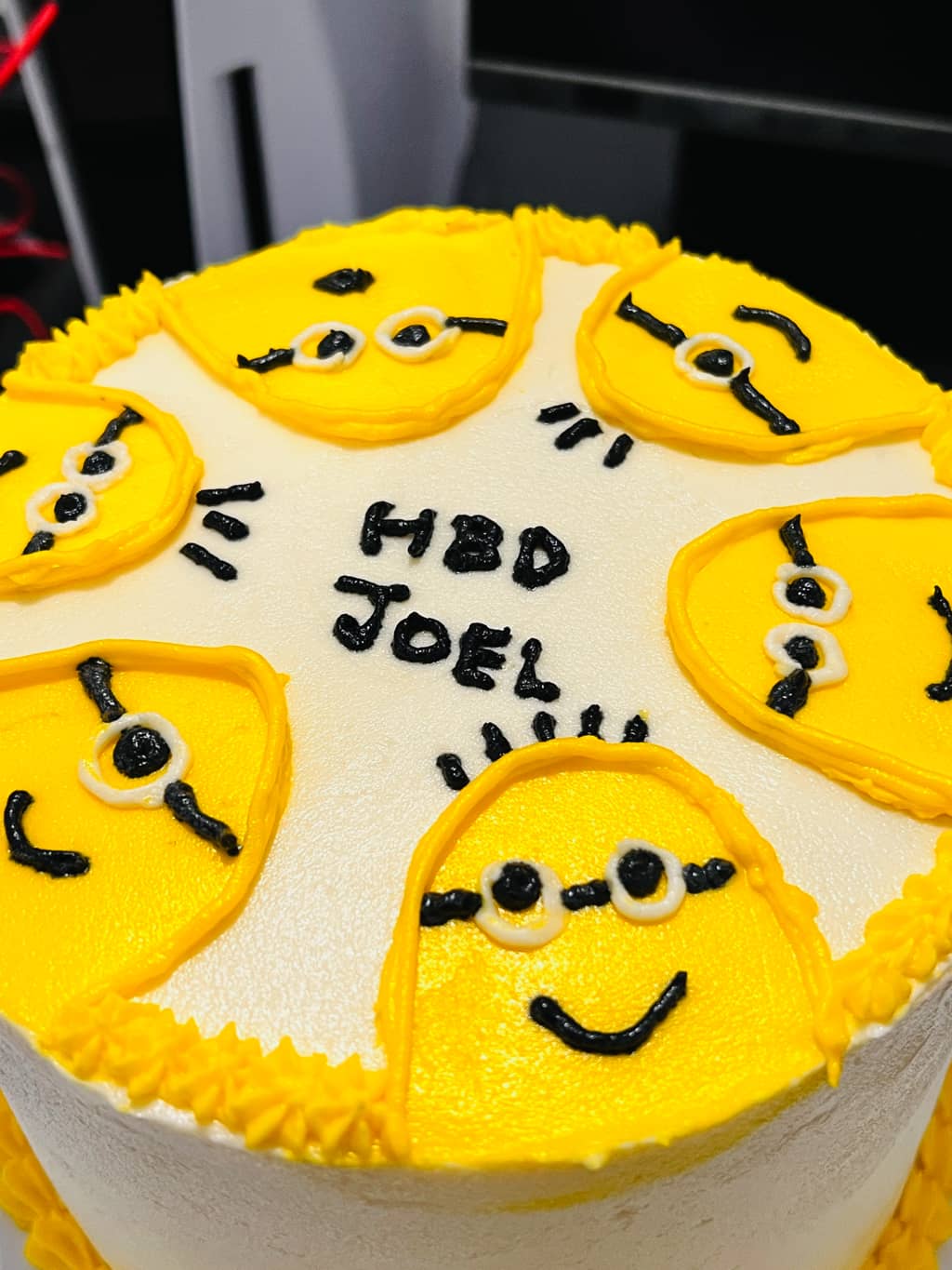 Minion Cake gallery image