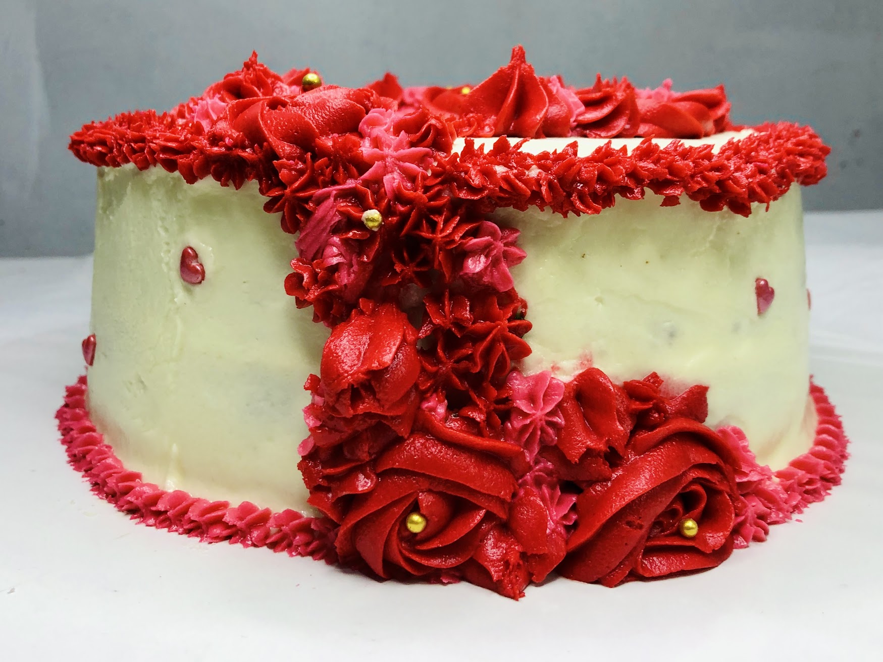 Red Love themed cake for anniversary or oldies - 1kg gallery image