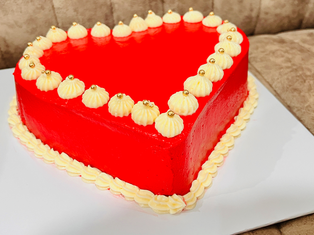Red Velvet Heart Cake - 500g gallery image
